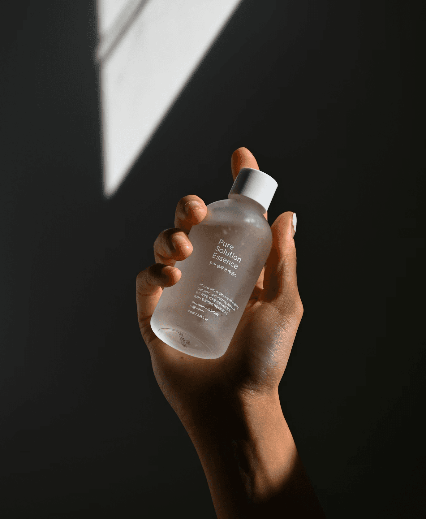 Arakorea skincare product lifestyle photo 2